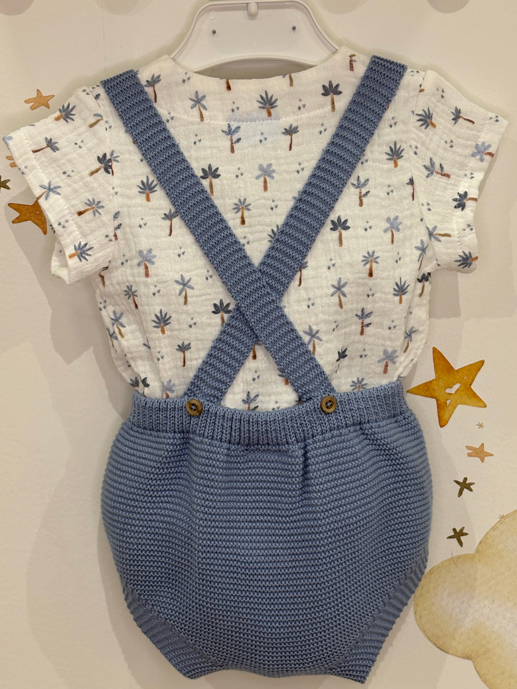Conjunto peto de punto y camisa