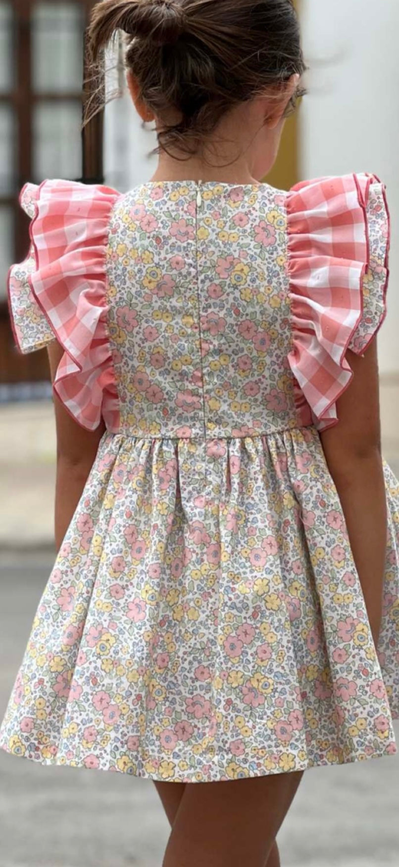 VESTIDO LIBETY Y CUADRO ROSA