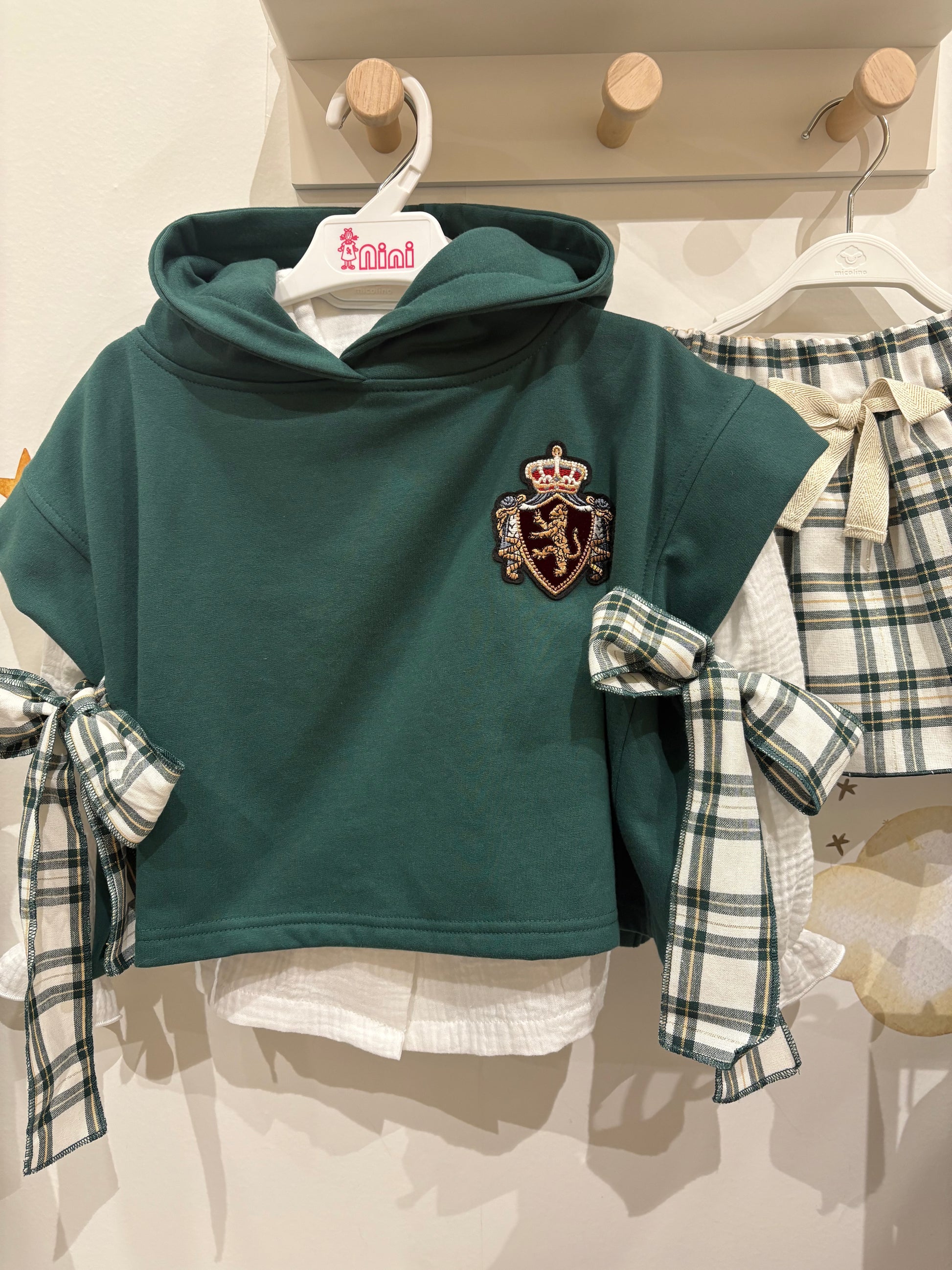 Chaleco felpa verde con lazos lurex