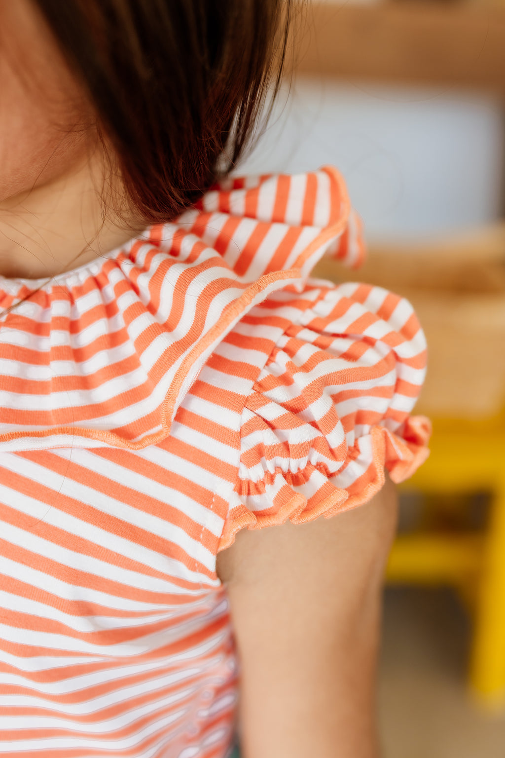 CAMISETA NIÑA RAYAS CORAL