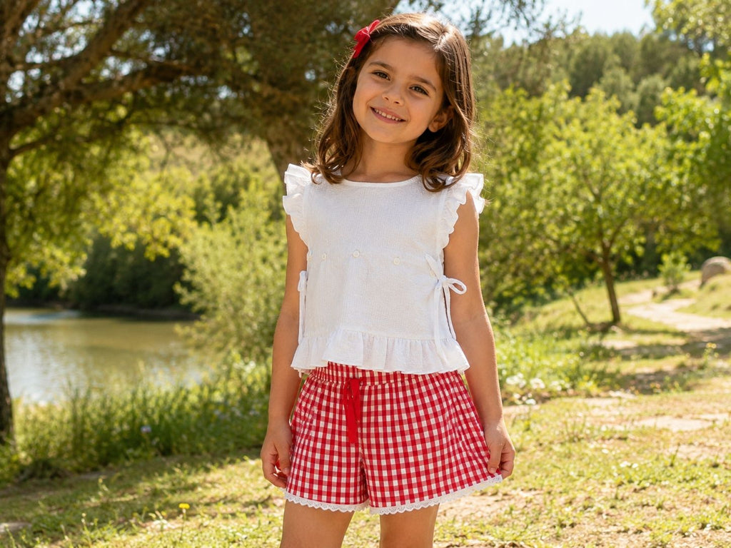 Conjunto blusa blanca con falda vichy